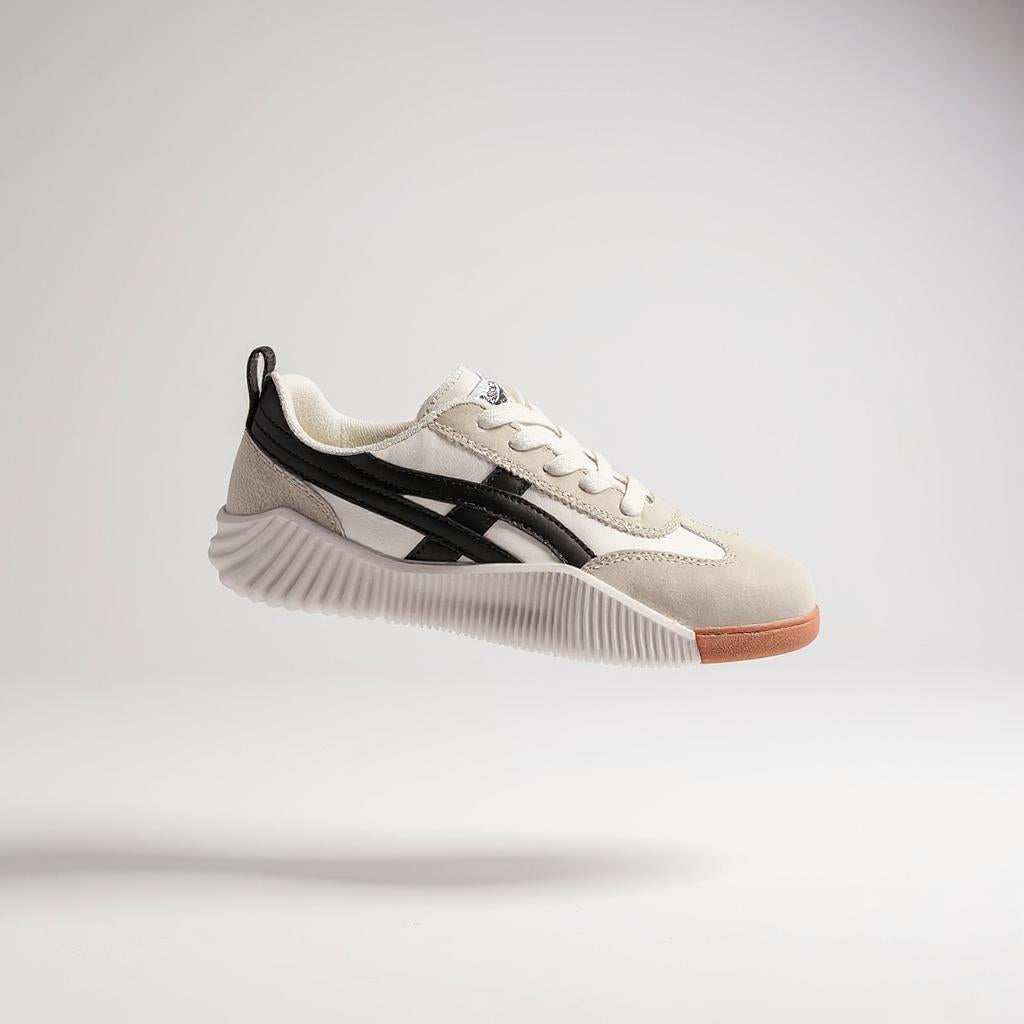 Damen Sneaker beige mit schwarzem Streifen und weißer Profilsohle, bequeme Freizeitschuhe im Retro-Design