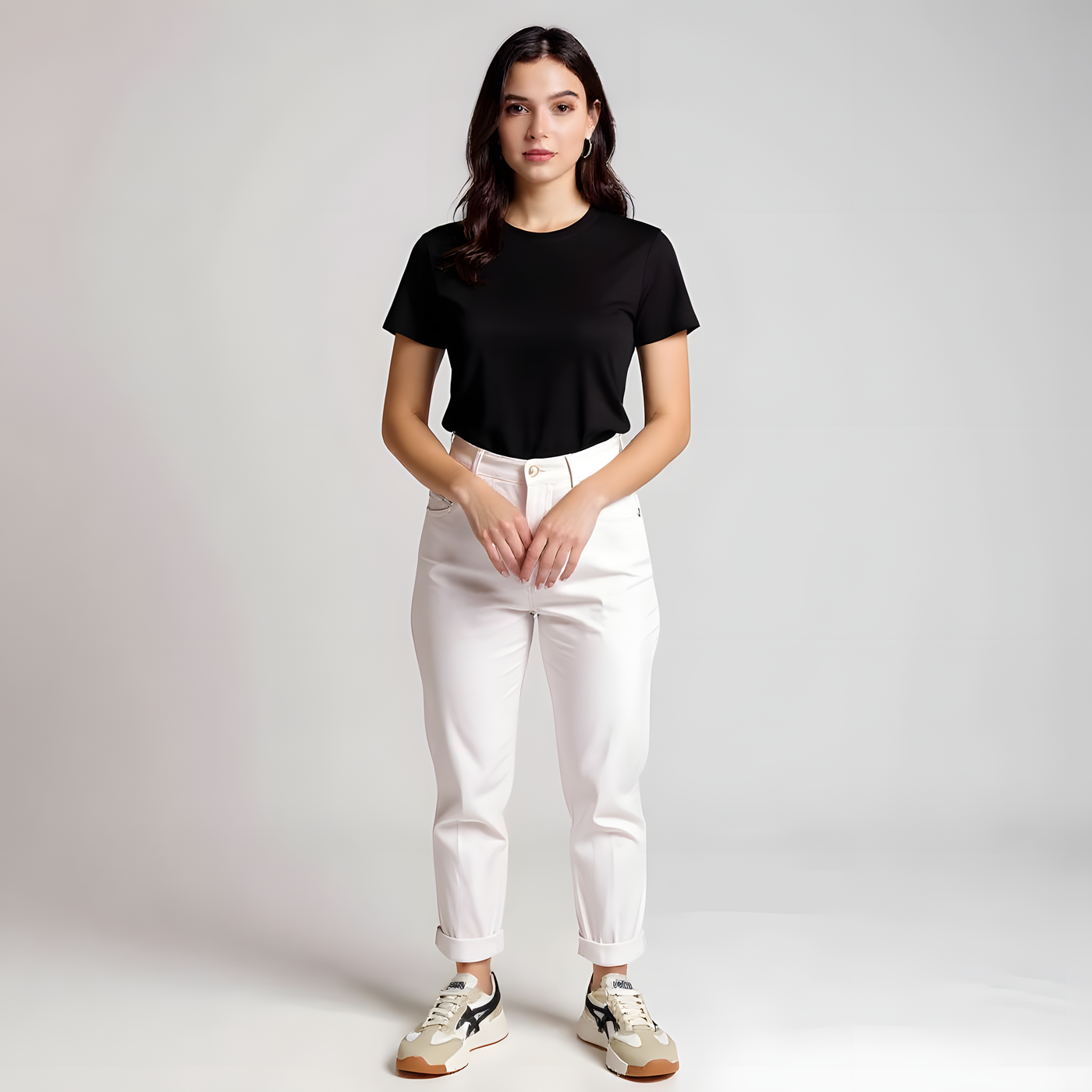 Damen Sneaker beige mit schwarzem Streifen und weißer Profilsohle, bequeme Freizeitschuhe im Retro-Design