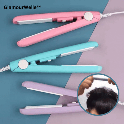 GlamourWelle Mini-Glätteisen in Pink, Blau und Lila – kompaktes Hairstyling-Tool für glattes Haar und sanfte Wellen, ideal für unterwegs und kurze Haare.